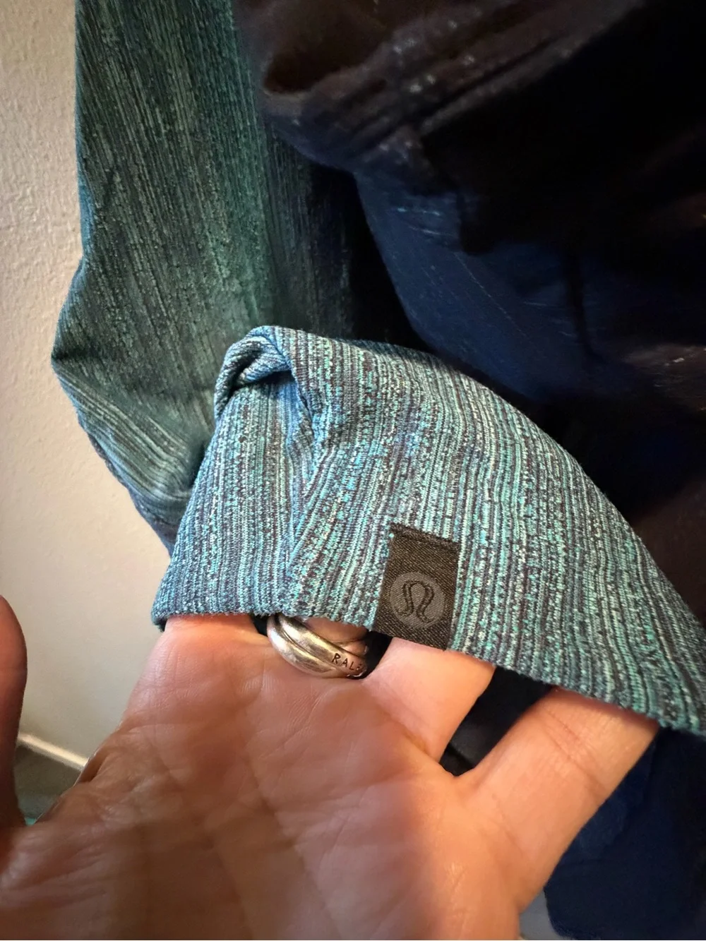 lululemon athletica lab varsa Black and Teal Ombre Cropped Hoodie
